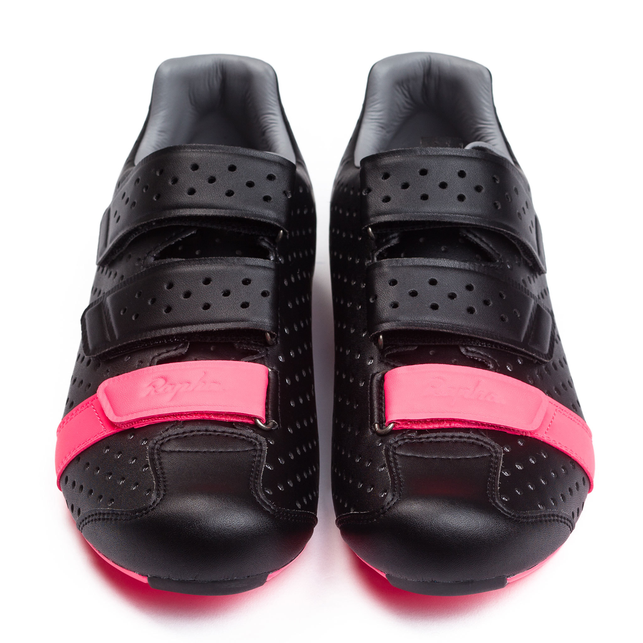 Rapha Climber's Shoes i svart och rosa.